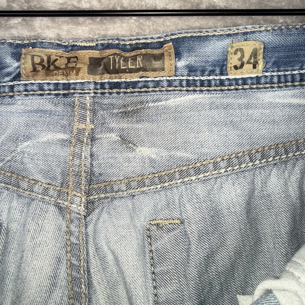 BKE Jeans Mens 34x30 Tyler Bootcut Distressed Whiskered Western Cowboy Buckle - Picture 14 of 16